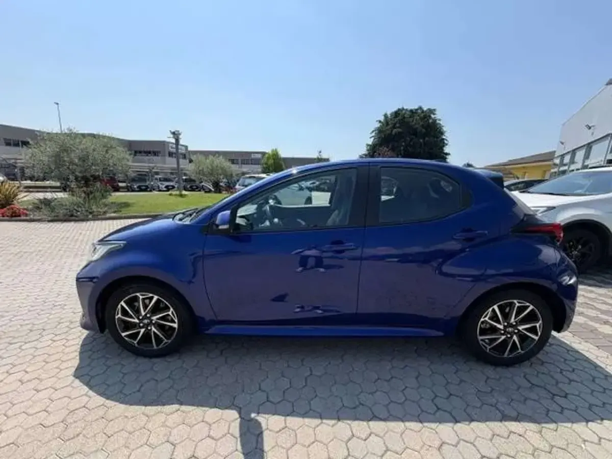 Usata Toyota Yaris Hybrid Trend 92 CV (67 kW) 2022 Blu/azzurro Berlina