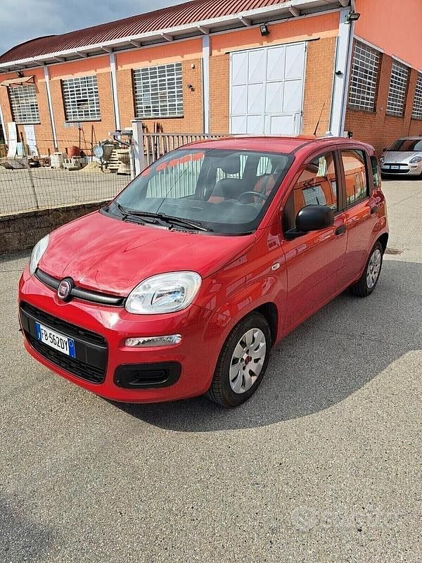 Usata Fiat Panda Pop 90 CV (66 kW) 2015 Rosso Utilitaria