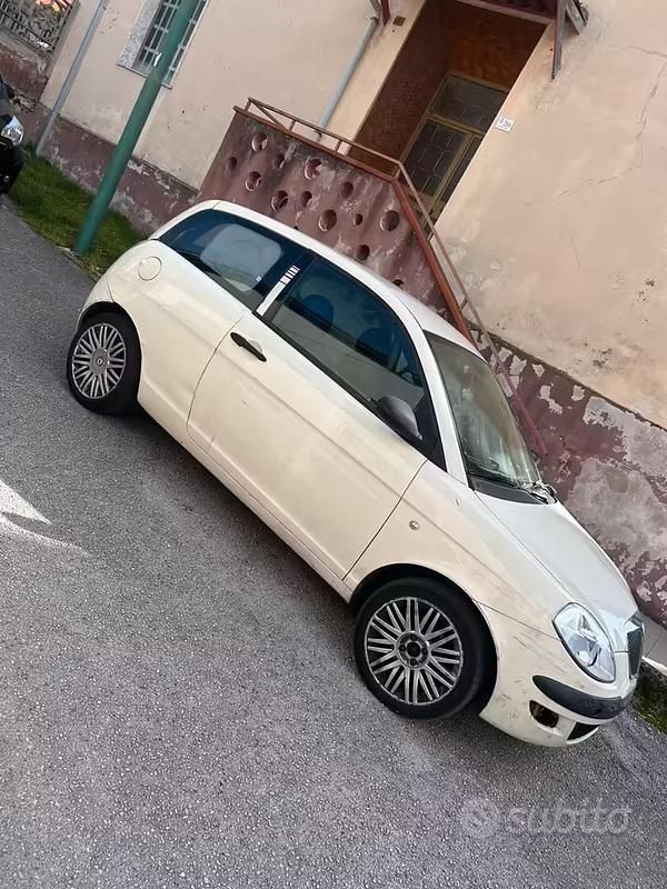 Usata Lancia Ypsilon 70 CV (51 kW) 2006 Utilitaria