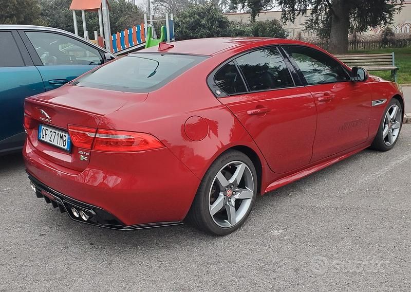 Usata Jaguar XE R-Sport 180 CV (132 kW) 2015 Rosso Berlina