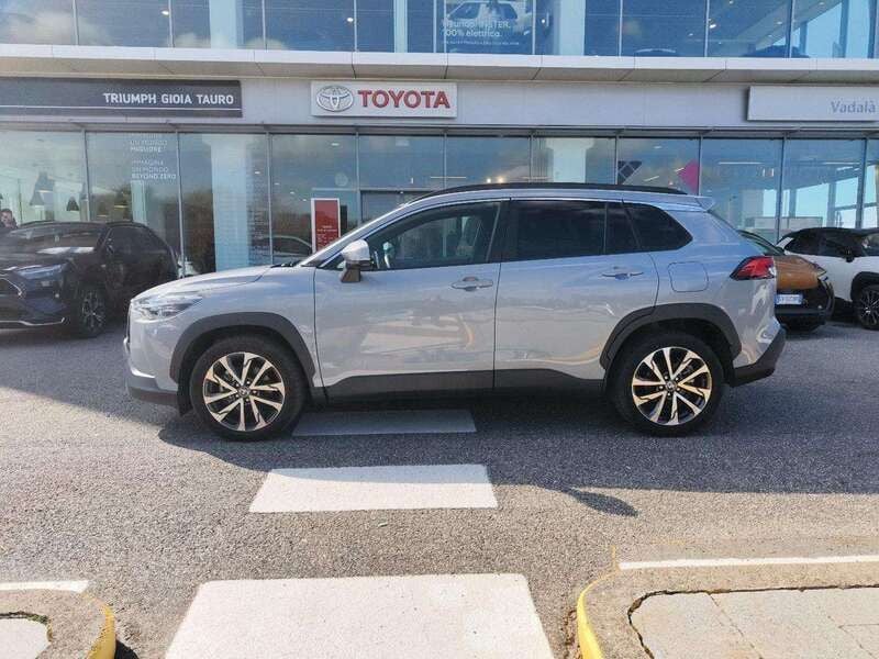 Begagnad Toyota Corolla Cross Lounge 197 HK (144 kW) 2023 Grå SUV