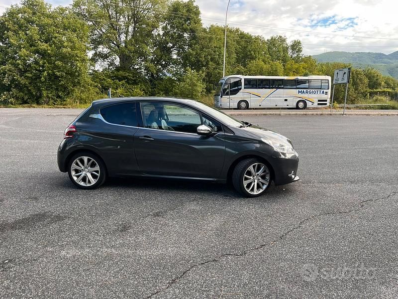 Usata Peugeot 208 120 CV (88 kW) 2013 Grigio Utilitaria