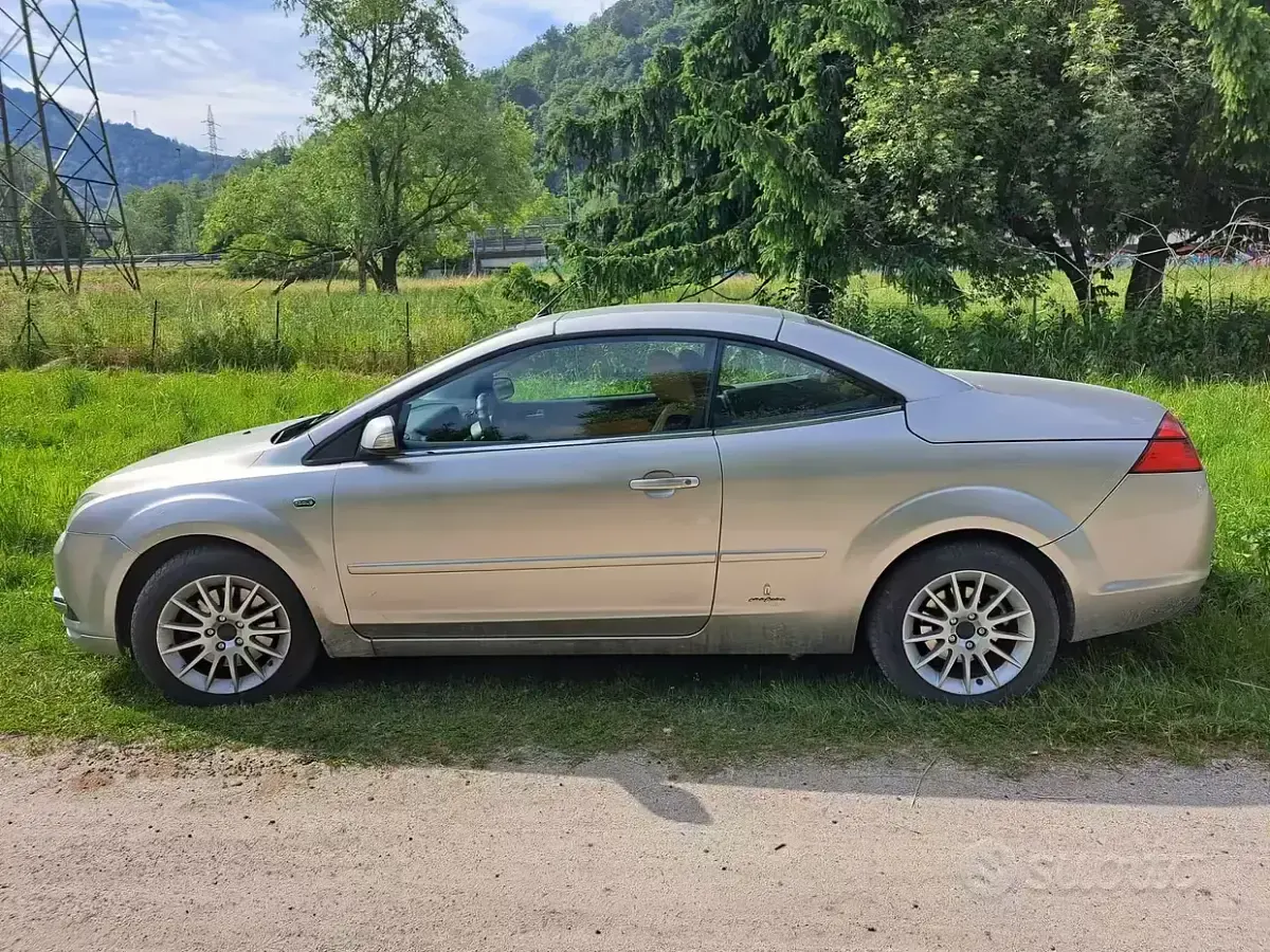 Usata Ford Focus Cabriolet 136 CV (100 kW) 2007 Grigio Cabrio