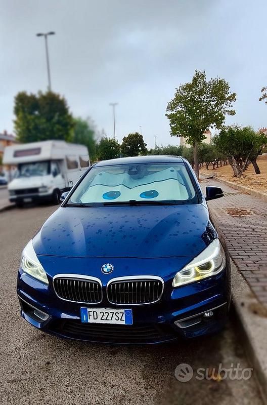 Usata BMW 218 Luxury Line 150 CV (110 kW) 2016 Blu Monovolume