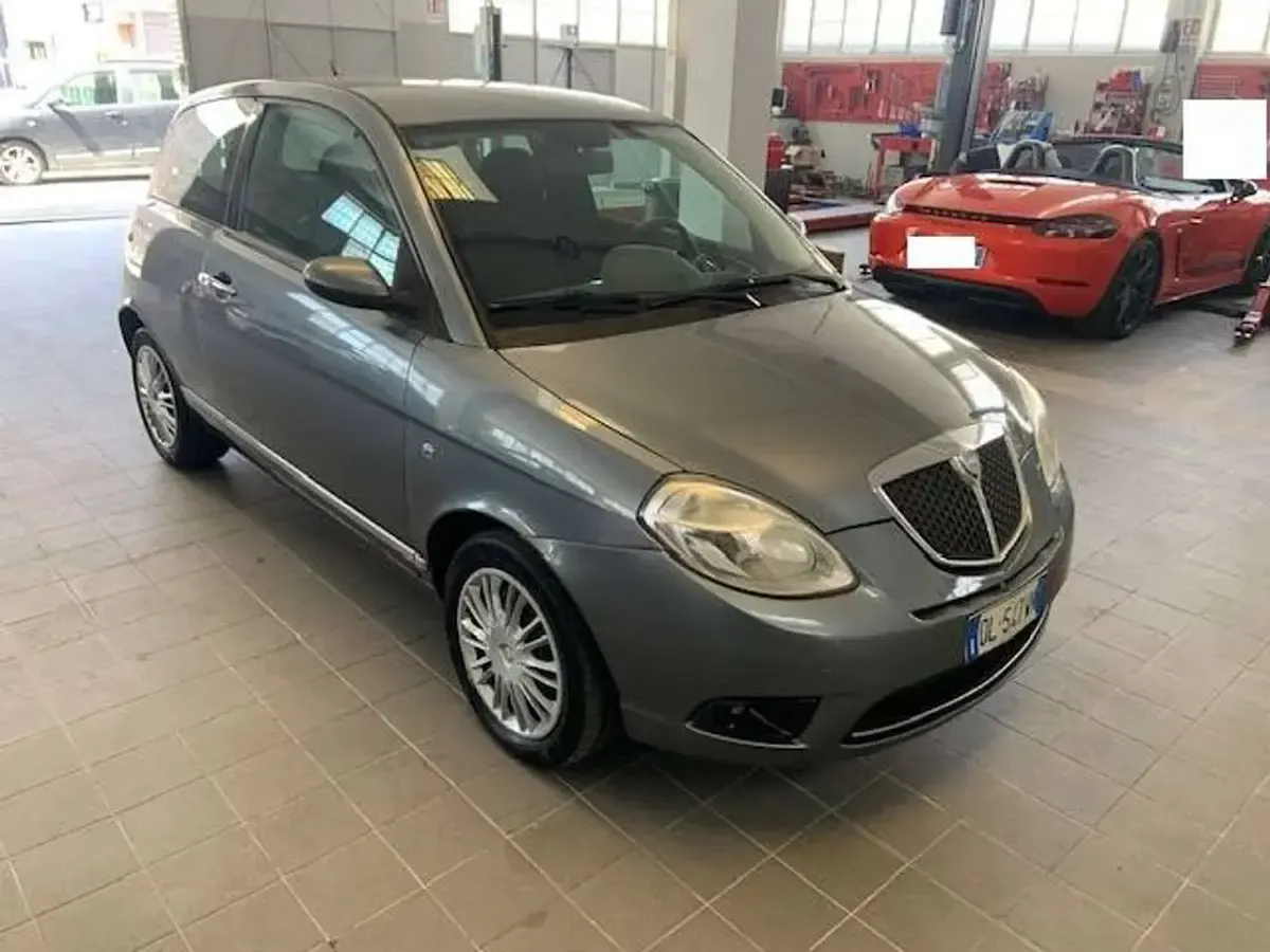 Usata Lancia Ypsilon 60 CV (44 kW) 2007 Grigio Utilitaria