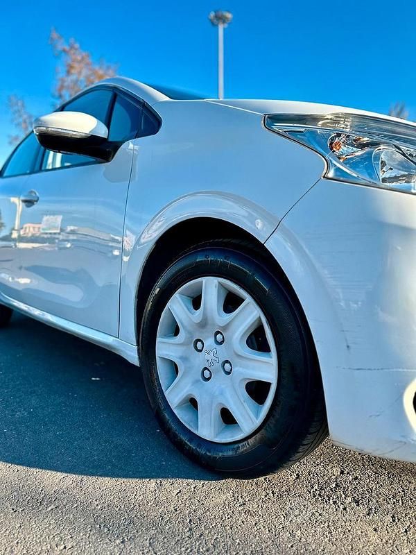 Usata Peugeot 208 75 CV (55 kW) 2016 Utilitaria