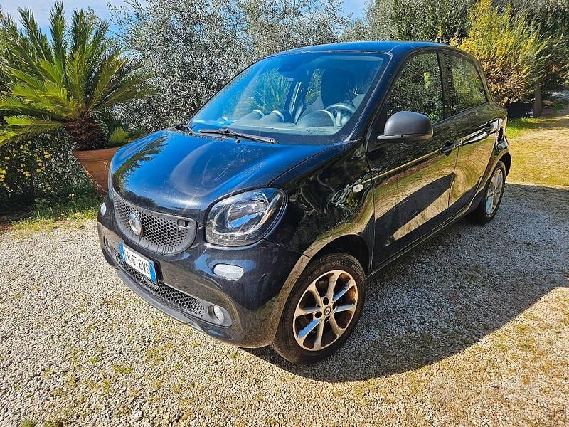 Usata Smart ForFour 70 CV (51 kW) 2018 Nero Utilitaria