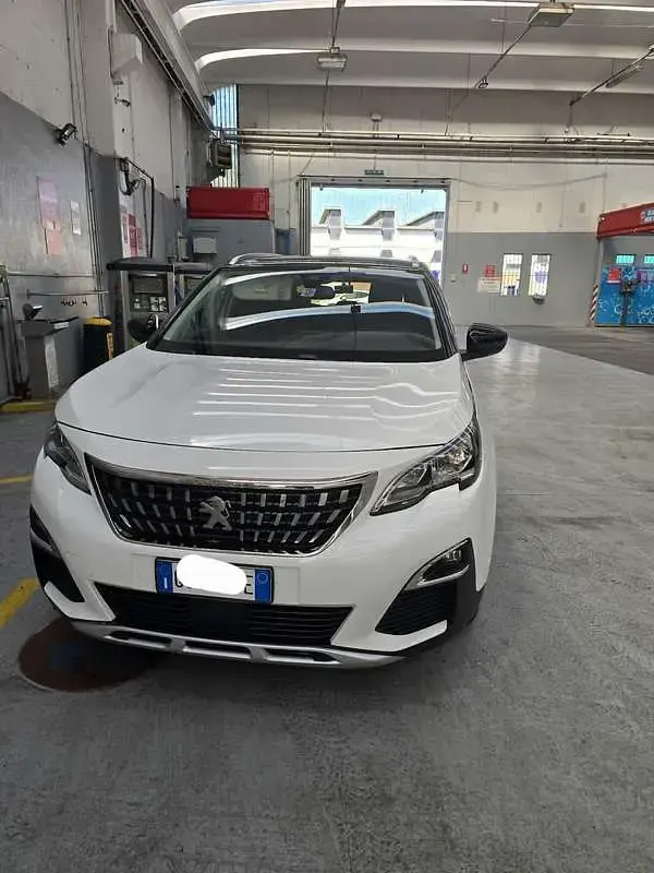 Usata Peugeot 5008 Allure 131 CV (96 kW) 2020 Bianco SUV