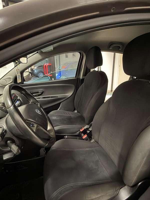 Usata Lancia Ypsilon Gold 69 CV (50 kW) 2015 Utilitaria