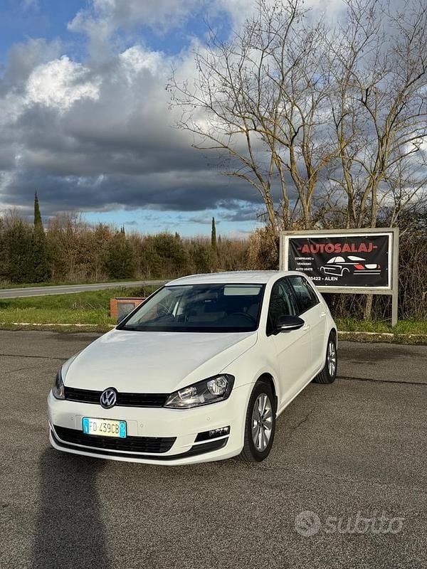 Bianco Usata 2016 VW Golf Comfortline Tre volumi | 9500 € (Ottimo prezzo) - Immagine 1/4