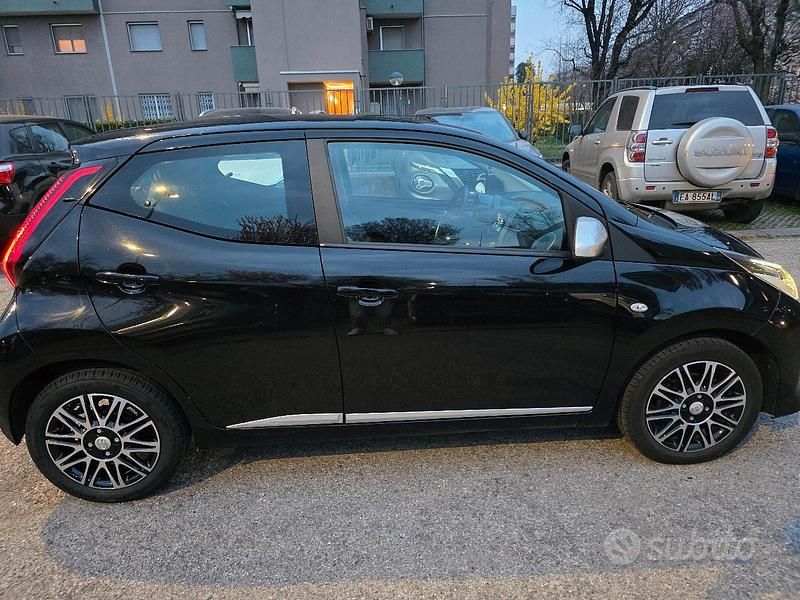 Usata Toyota Aygo X-clusiv 72 CV (52 kW) 2018 Nero Utilitaria