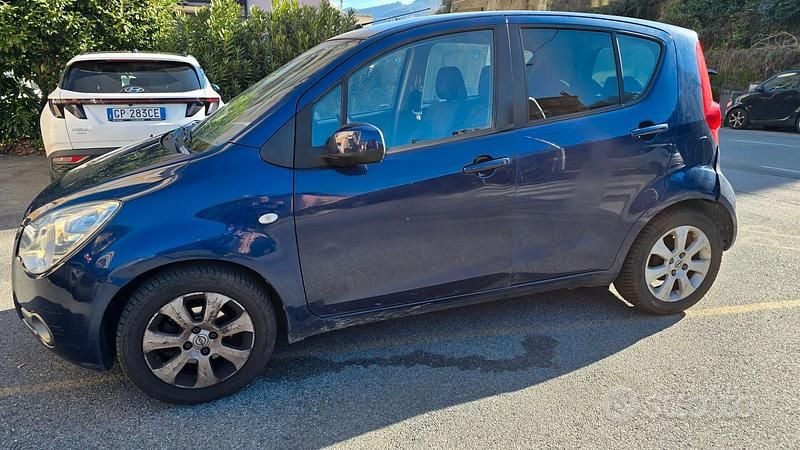 Usata Opel Agila Enjoy 65 CV (47 kW) 2009 Blu Utilitaria