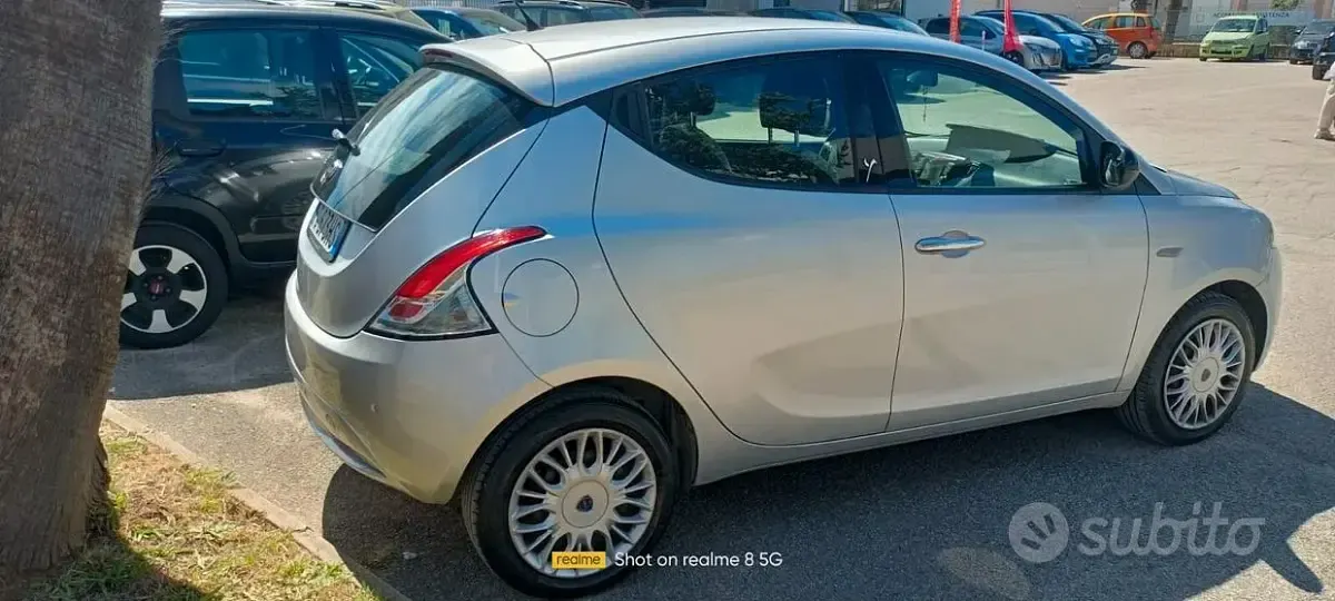 Begagnad Lancia Ypsilon Gold 69 HK (50 kW) 2017 Grå Halvkombi