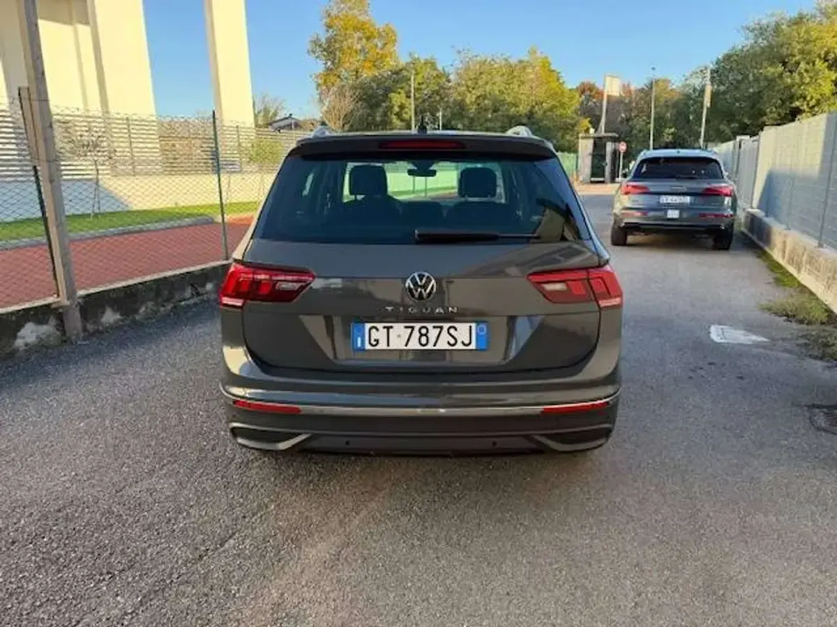 Usata VW Tiguan Life 150 CV (110 kW) 2024 Dolphin grey metallizzato SUV