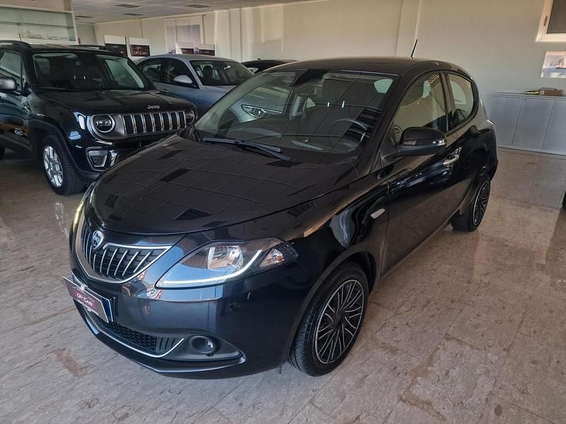 Usata Lancia Ypsilon Gold 69 CV (50 kW) 2023 Nero Utilitaria
