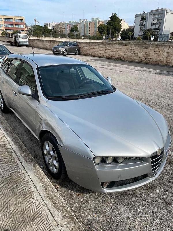 Usata 2010 Alfa Romeo 159 Station wagon | 2900 € (Buon prezzo) - Immagine 1/4
