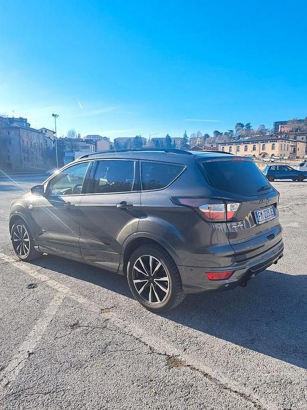 Usata Ford Kuga ST-Line 150 CV (110 kW) 2018 Grigio SUV