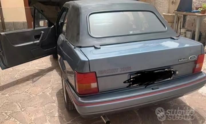 Begagnad Ford Escort Cabriolet 105 HK (77 kW) 1990 Cab