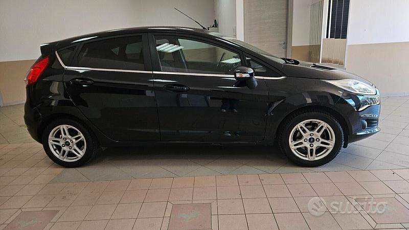 Usata Ford Fiesta Titanium 75 CV (55 kW) 2013 Nero Utilitaria