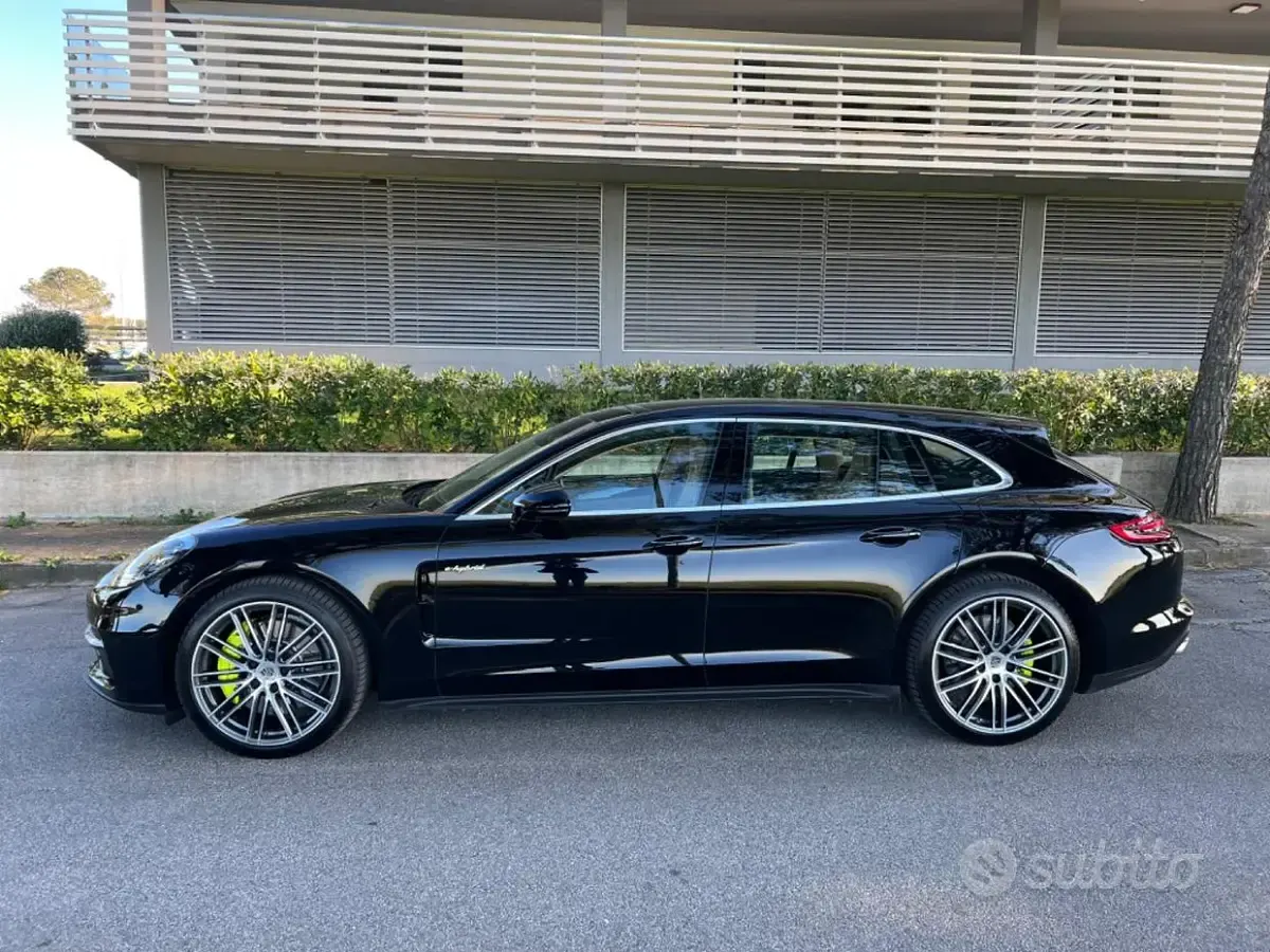 Usata Porsche Panamera 330 CV (242 kW) 2020 Nero Utilitaria