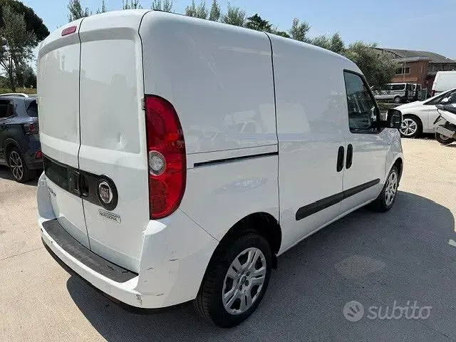 Usata Fiat Doblò S 105 CV (77 kW) 2023 Bianco Monovolume
