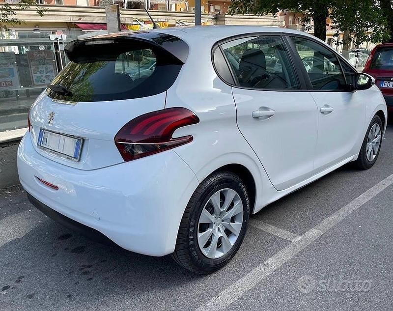 Usata Peugeot 208 Active 75 CV (55 kW) 2017 Bianco Utilitaria