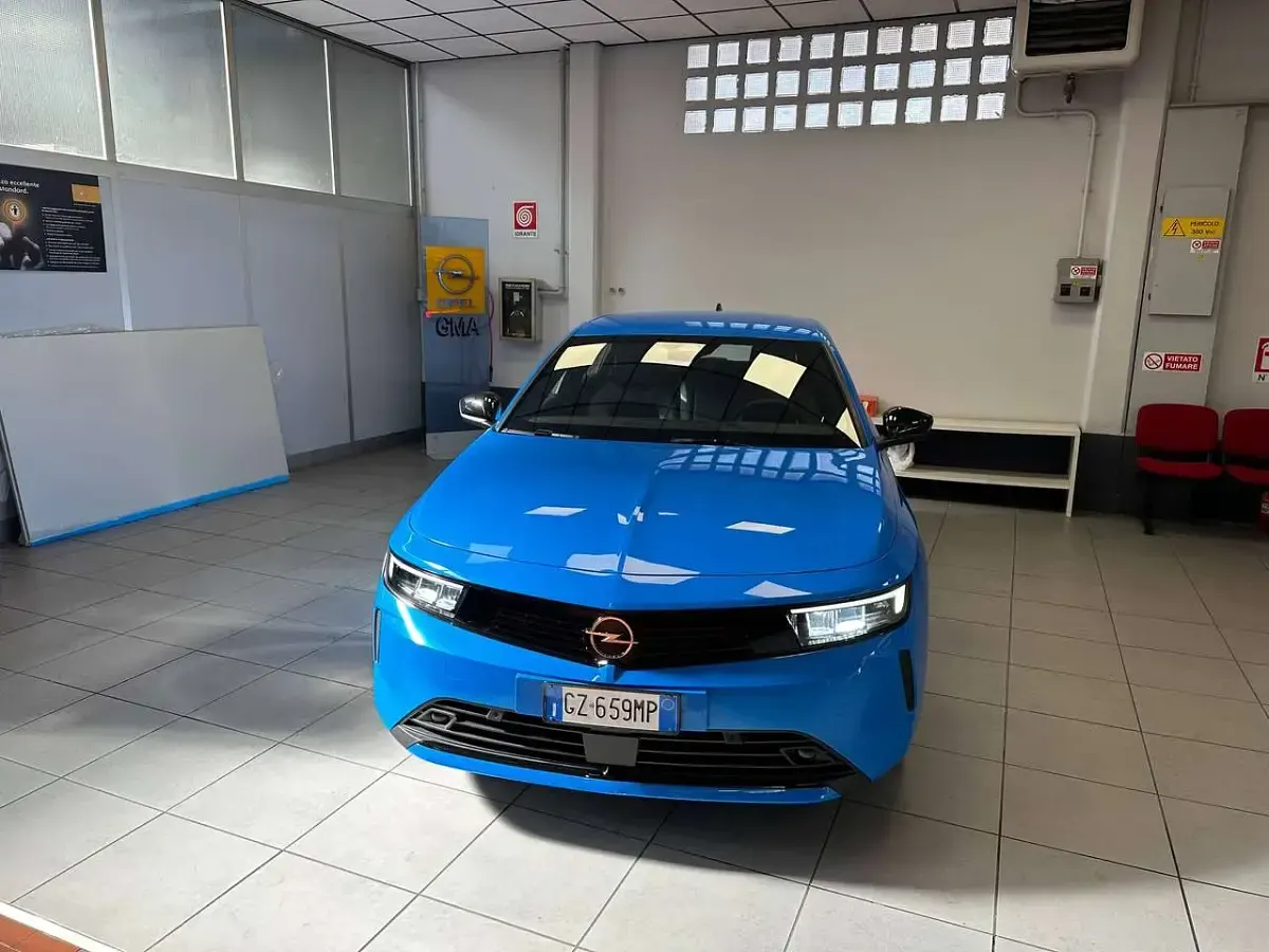 Usata Opel Astra Edition 131 CV (96 kW) 2025 Blu/azzurro Utilitaria