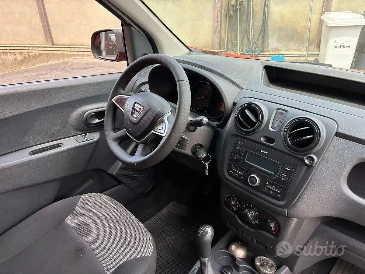 Usata Dacia Dokker Essentiel 75 CV (55 kW) 2019 Arancione Monovolume