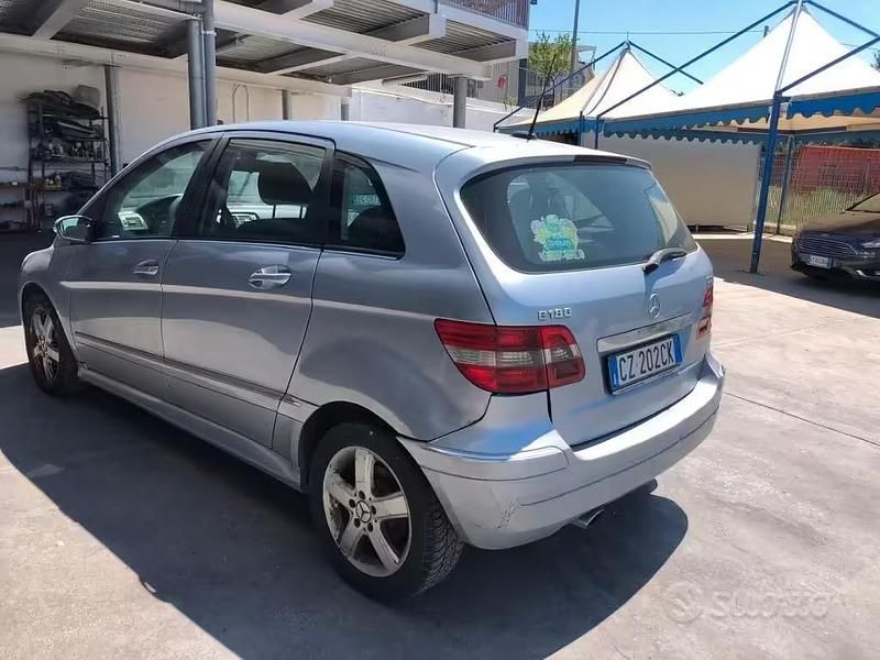 Usata Mercedes B180 109 CV (80 kW) 2005 Argento Monovolume