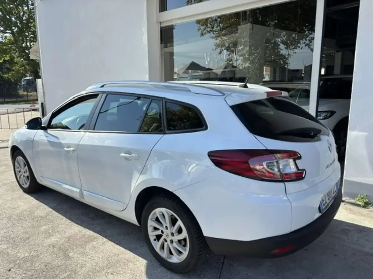 Usata Renault Mégane GrandTour LIMITED 110 CV (80 kW) 2015 Bianco Station wagon