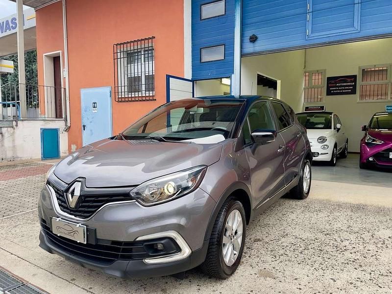 Grigio Usata 2020 Renault Captur LIMITED SUV | 13.300 € (Buon prezzo) - Immagine 1/4