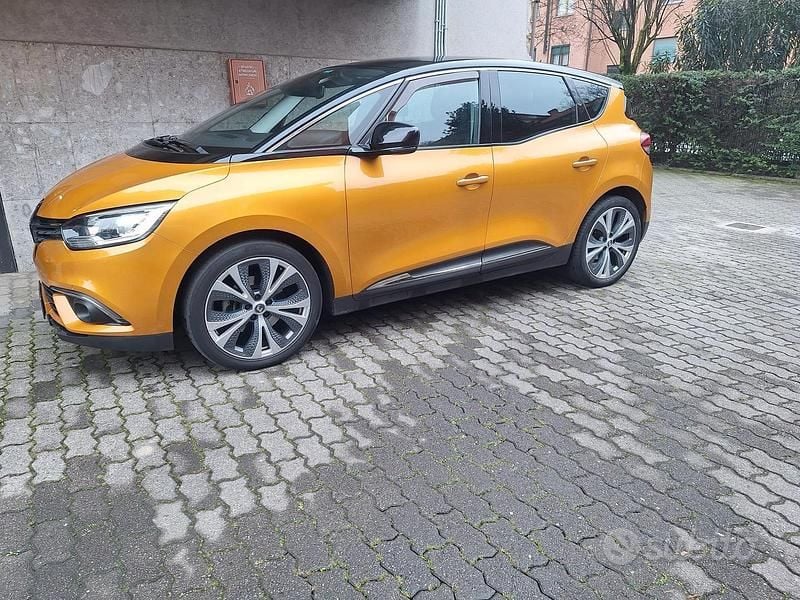 Usata Renault Scénic IV Intens 110 CV (80 kW) 2017 Giallo Monovolume