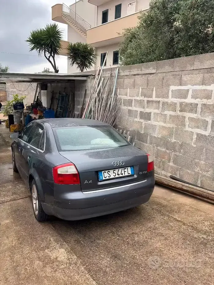 Usata Audi A4 130 CV (95 kW) 2004 Grigio Berlina