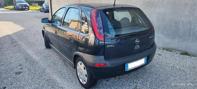 Usata Opel Corsa Comfort 75 CV (55 kW) 2002 Blu Berlina