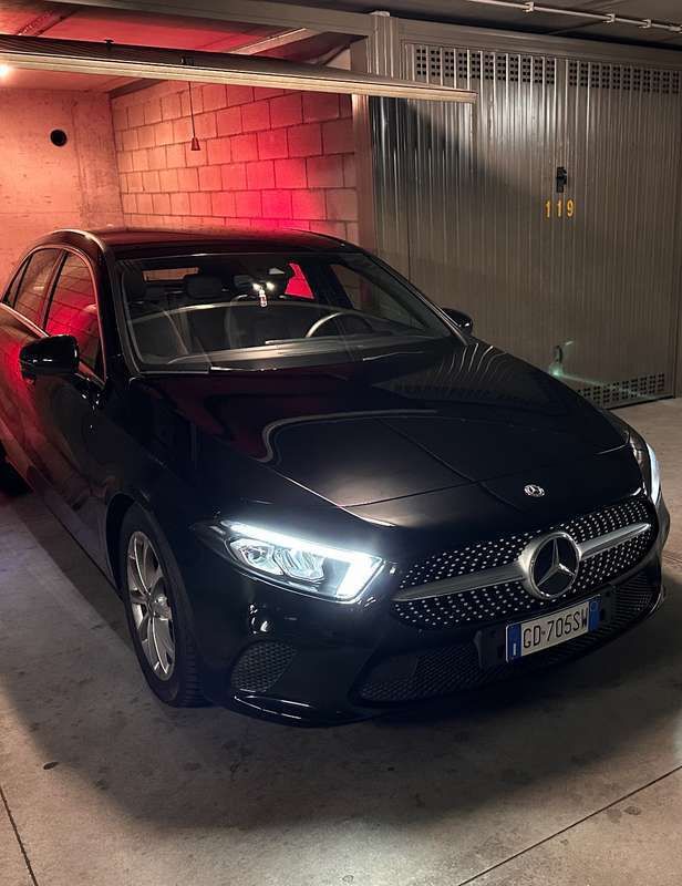 Usata 2021 Mercedes A160 Premium Tre volumi | 24.500 € (Buon prezzo) - Immagine 1/4
