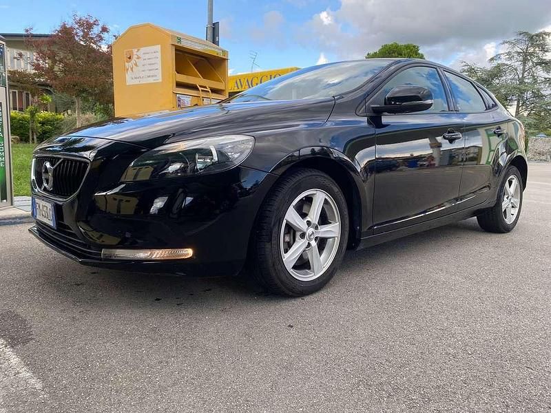 Usata Volvo V40 Business Edition 120 CV (88 kW) 2017 Nero Station wagon