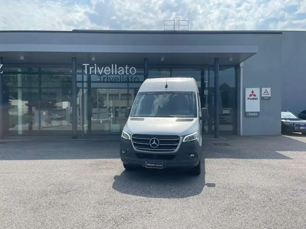 Usata Mercedes Sprinter 190 CV (139 kW) 2022 Argento iridium met. Furgone