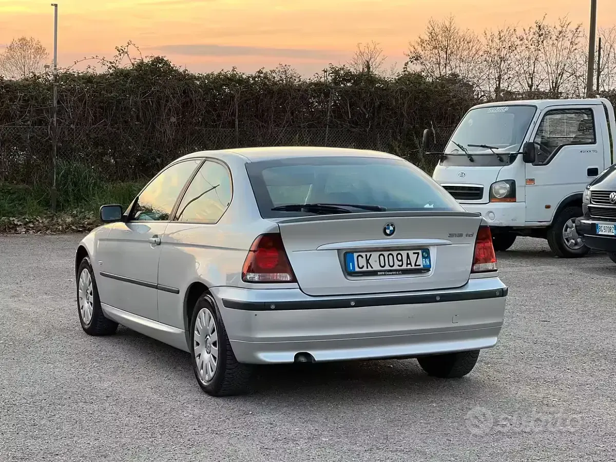 Usata BMW 318 115 CV (84 kW) 2003 Grigio Berlina