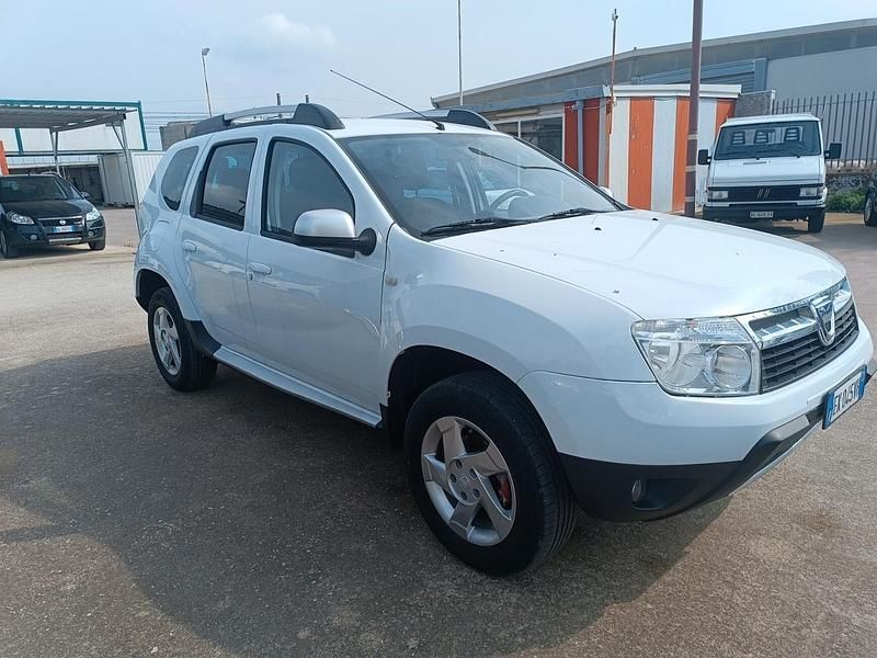 Usata Dacia Duster Lauréate 110 CV (80 kW) 2012 Bianco SUV