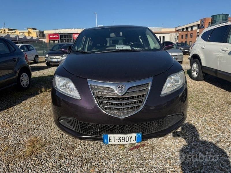 Usata Lancia Ypsilon S 95 CV (69 kW) 2014 Viola Utilitaria