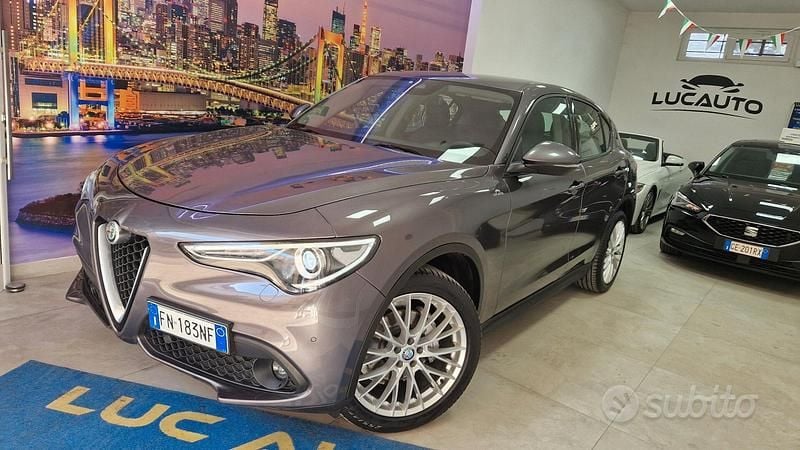 Usata Alfa Romeo Stelvio Executive 209 CV (153 kW) 2018 Grigio SUV