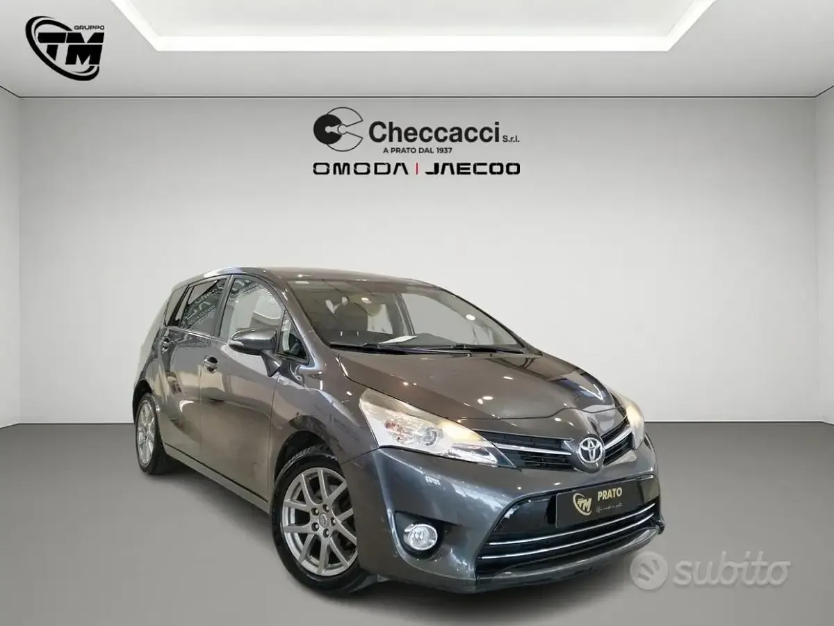 Usata Toyota Verso Active 124 CV (91 kW) 2014 Grigio Monovolume