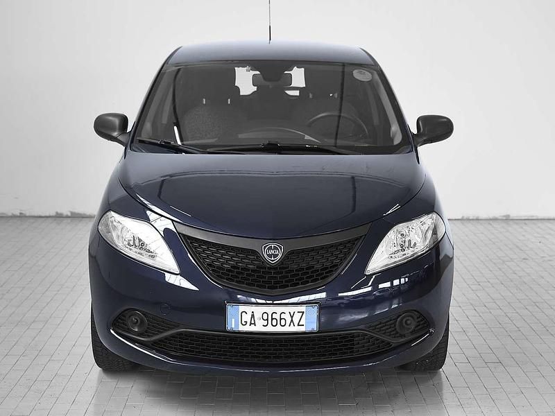 Usata Lancia Ypsilon Gold 69 CV (50 kW) 2020 Argento Utilitaria