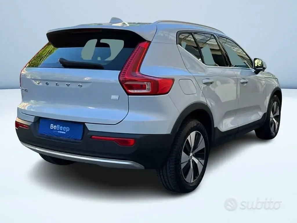 Usata Volvo XC40 Inscription 129 CV (94 kW) 2021 Argento SUV