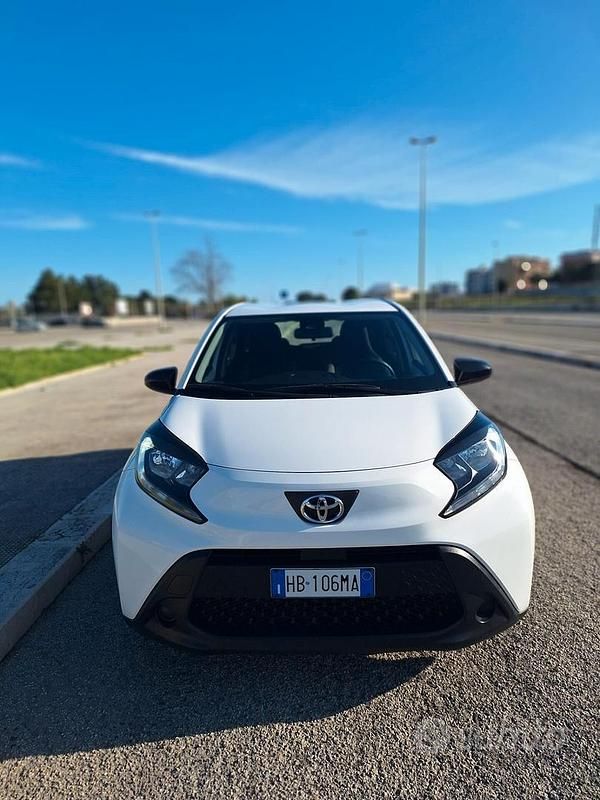 Usata Toyota Aygo X Lounge 72 CV (52 kW) 2023 Bianco SUV