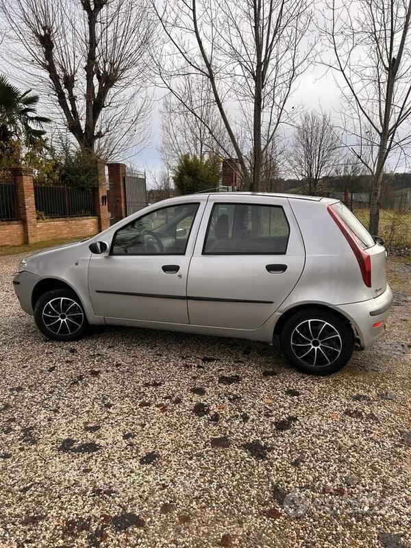 Usata Fiat Punto 80 CV (58 kW) 2004 Utilitaria