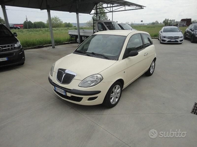 Usata Lancia Ypsilon 60 CV (44 kW) 2005 Beige Utilitaria