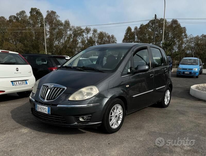 Grigio Usata 2012 Lancia Musa Monovolume | 4000 € (Buon prezzo) - Immagine 1/4