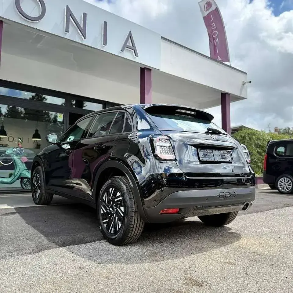 Nuova Fiat 600 Icon 145 CV (106 kW) 2026 Nero pastello SUV