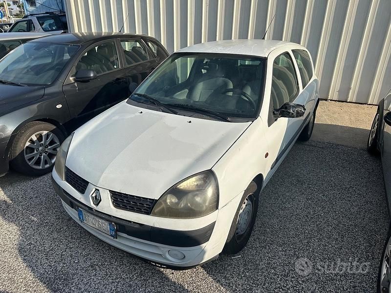 Bianco Usata 2001 Renault Clio II Furgone | 990 € - Immagine 1/4